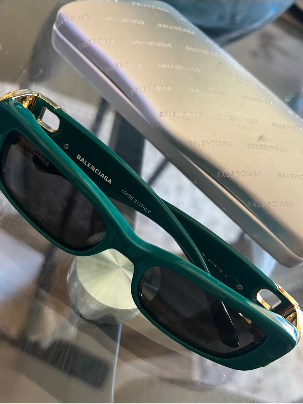 Balenciaga Green Rectangular Sunglasses with Gold BB Logo Accent - Picture 4 of 9